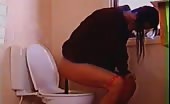 Brunette MILF pooping