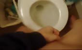 Fingering her pussy after peeing