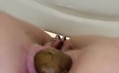 Fat girl peeing in close up