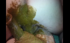 Gay Guy Spreads Green Shit on His Pussy and Squats Over the Toilet