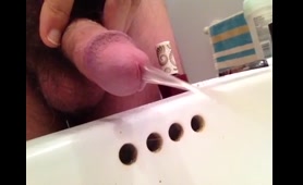 Nude Lady Pisses Into Sink With Squirting