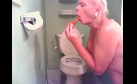 Blonde Babe Eats Her Own Shit While Using Toilet