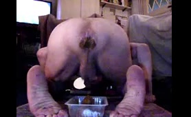 Nude Lady Squats Over Bed and Pisses While Shitting