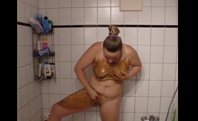 Lady Shits on Herself