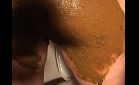 Amateur Lady Shits and Smears
