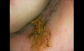 Hottie Poops in the Bathtub