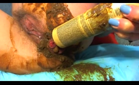 Woman Inserts Shampoo Bottle in Her Ass and Shits