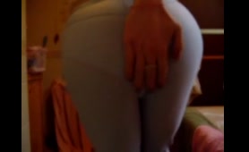 Slim Ladies Poop in Their Panties