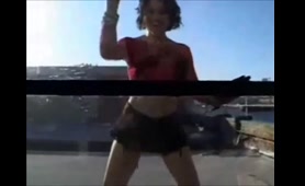 Amateur Babe Pisses on the Window