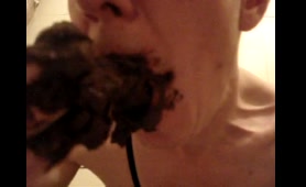 Woman Shits on Her Face