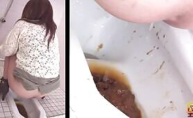 Curvy Babe Takes a Massive Shit