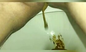 Hottie Drops a Load of Shit