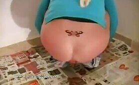 Hottie Shits a Nasty Dump