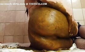 Hottie Dumps Crap All Over Herself