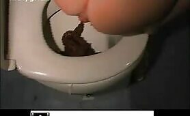 Hottie Drops a Massive Shit