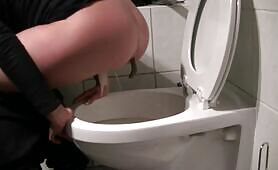 Slut Drops a Nasty Load on Camera