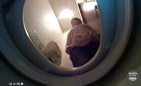 Hot Babe Takes a Shit