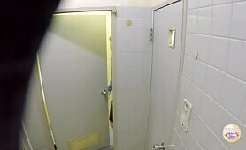 Sexy Lady Takes a Naughty Dump